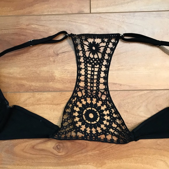 Black bikini top w/ front clasp - Picture 3 of 3